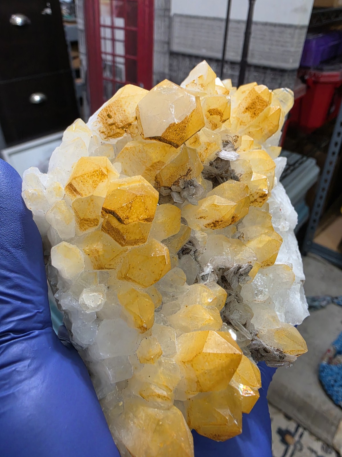 Golden Healer Raw Specimen on UV Reactive Calcite 874g (1LB. 14 9oz) Brazil Golden Healer Raw Specimen on UV Reactive Calcite 874g (1LB. 14 9oz) Brazil