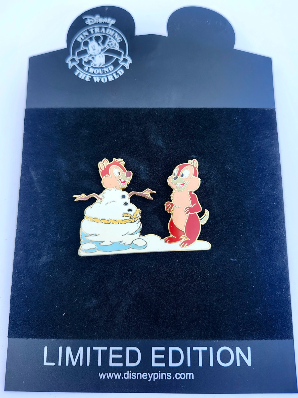 Rare 2006 Disney Shopping Disney Chip & Dale Snowman LE250 NOC Pin Rare 2006 Disney Shopping Disney Chip & Dale Snowman LE250 NOC Pin