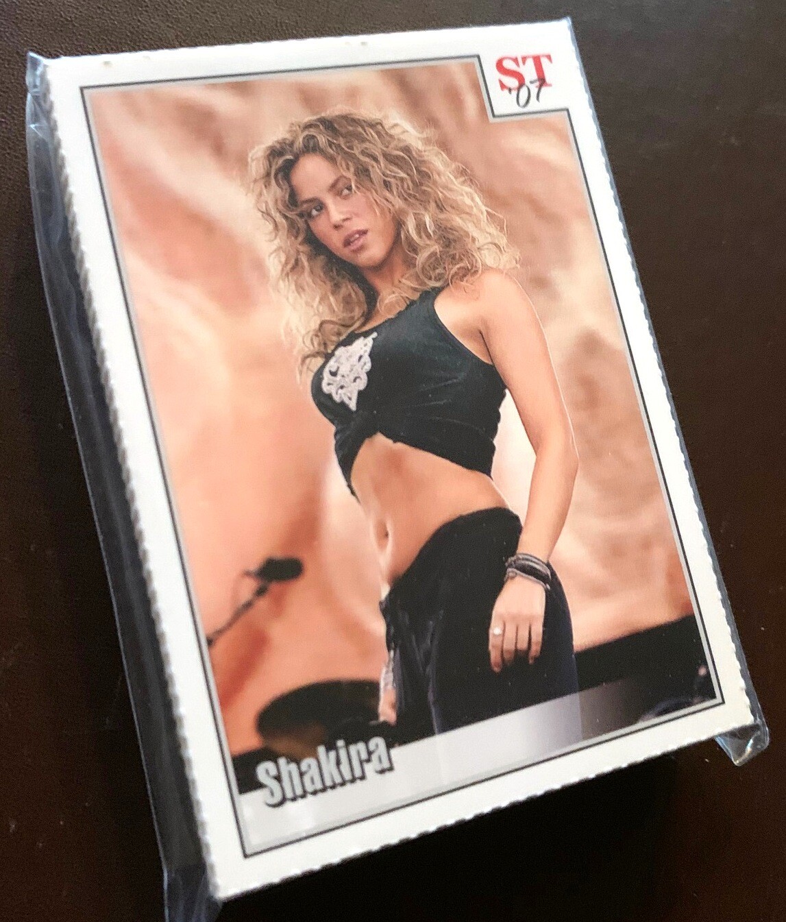 (one) SHAKIRA Live 8 Concert Series 2007 Spotlight Tribute Trading Card (one) SHAKIRA Live 8 Concert Series 2007 Spotlight Tribute Trading Card