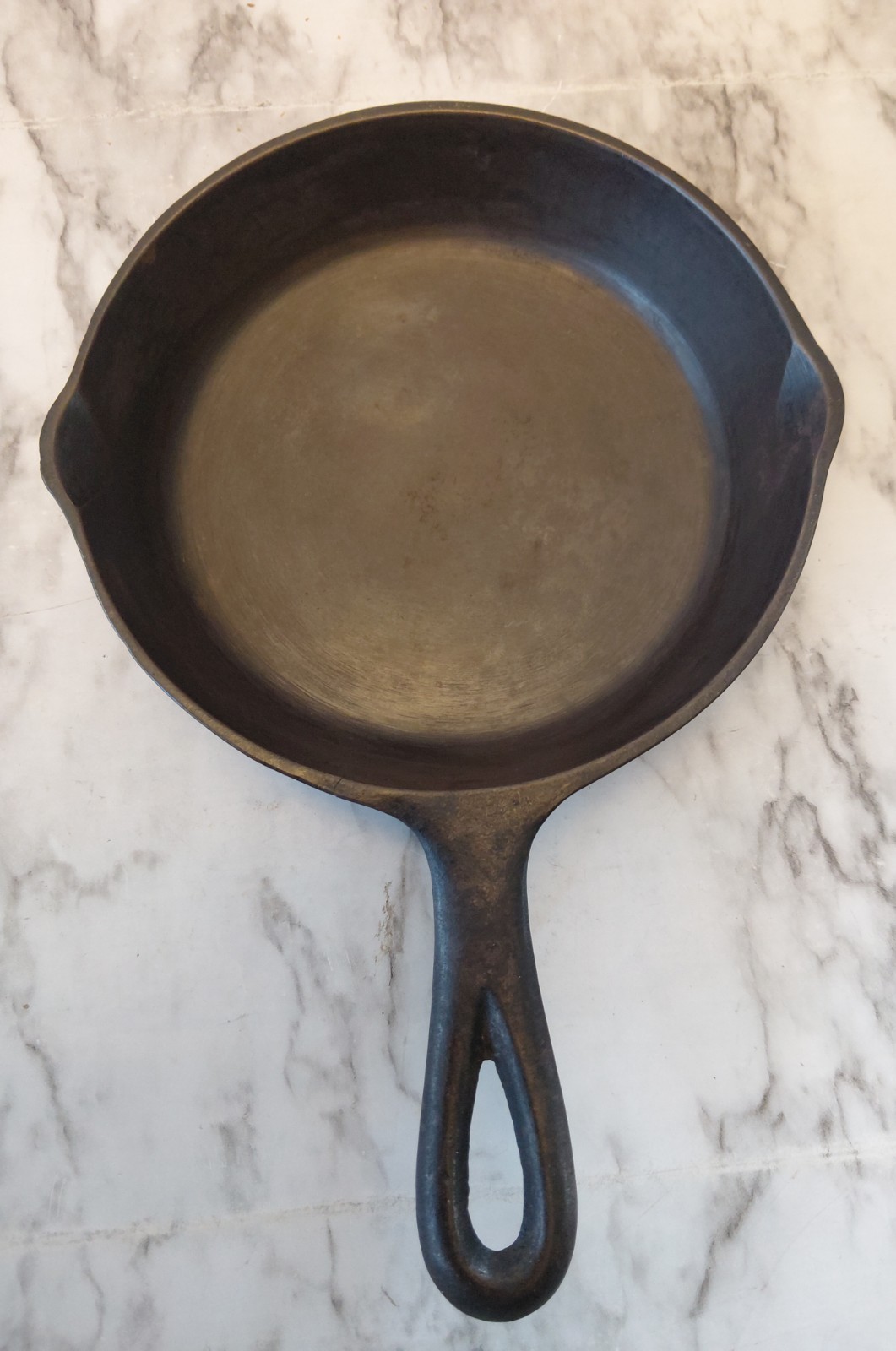 1930s Vintage Unmarked Lodge Single Notch #7 Cast Iron Skillet 1930s Vintage Unmarked Lodge Single Notch #7 Cast Iron Skillet