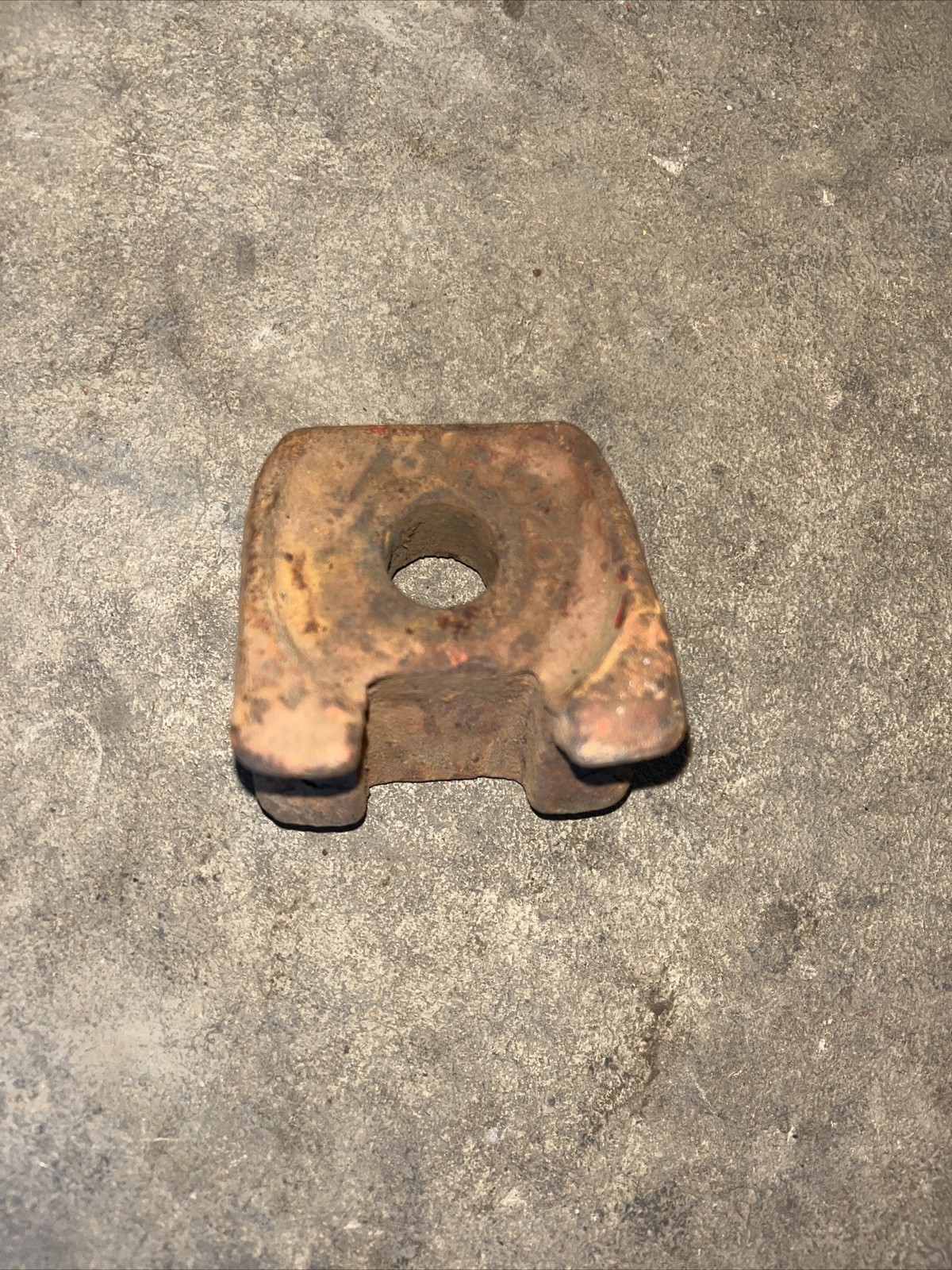 IH 373926R1 International Harvester Rim Clamp Farmall IHC Antique Tractor IH 373926R1 International Harvester Rim Clamp Farmall IHC Antique Tractor