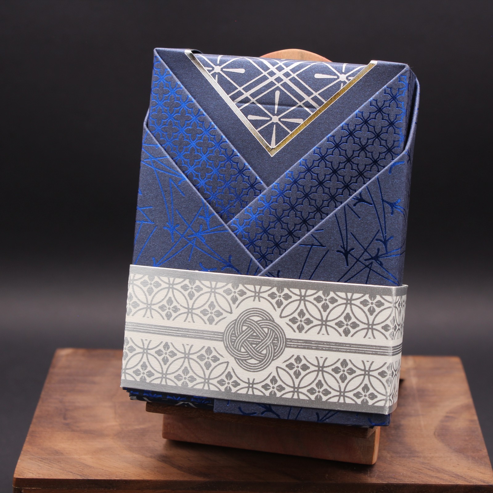 Hana Silver Signature Edition (Kimono) by Steve Minty Hana Silver Signature Edition (Kimono) by Steve Minty