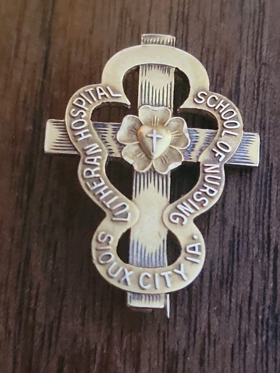 Vintage 10K Yellow Gold SIOUX CITY IOWA LUTHERAN HOSPITAL School Of Nursing Pin Vintage 10K Yellow Gold SIOUX CITY IOWA LUTHERAN HOSPITAL School Of Nursing Pin