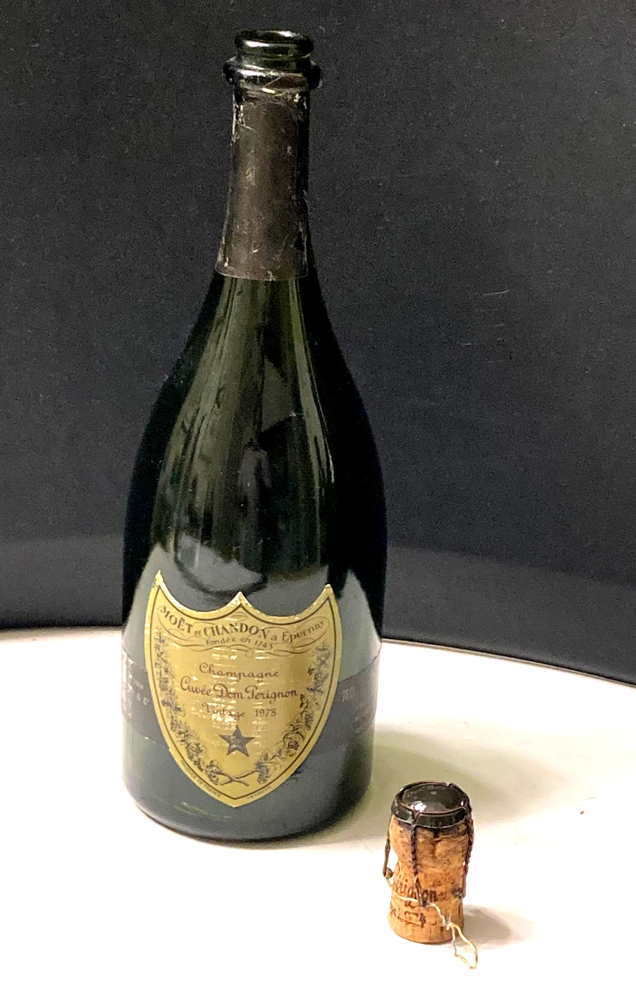 CUVEE DOM PERIGNON CHAMPAGNE VINTAGE 1978 EMPTY BOTTLE CORK, CAGE & CROWN CUVEE DOM PERIGNON CHAMPAGNE VINTAGE 1978 EMPTY BOTTLE CORK, CAGE & CROWN