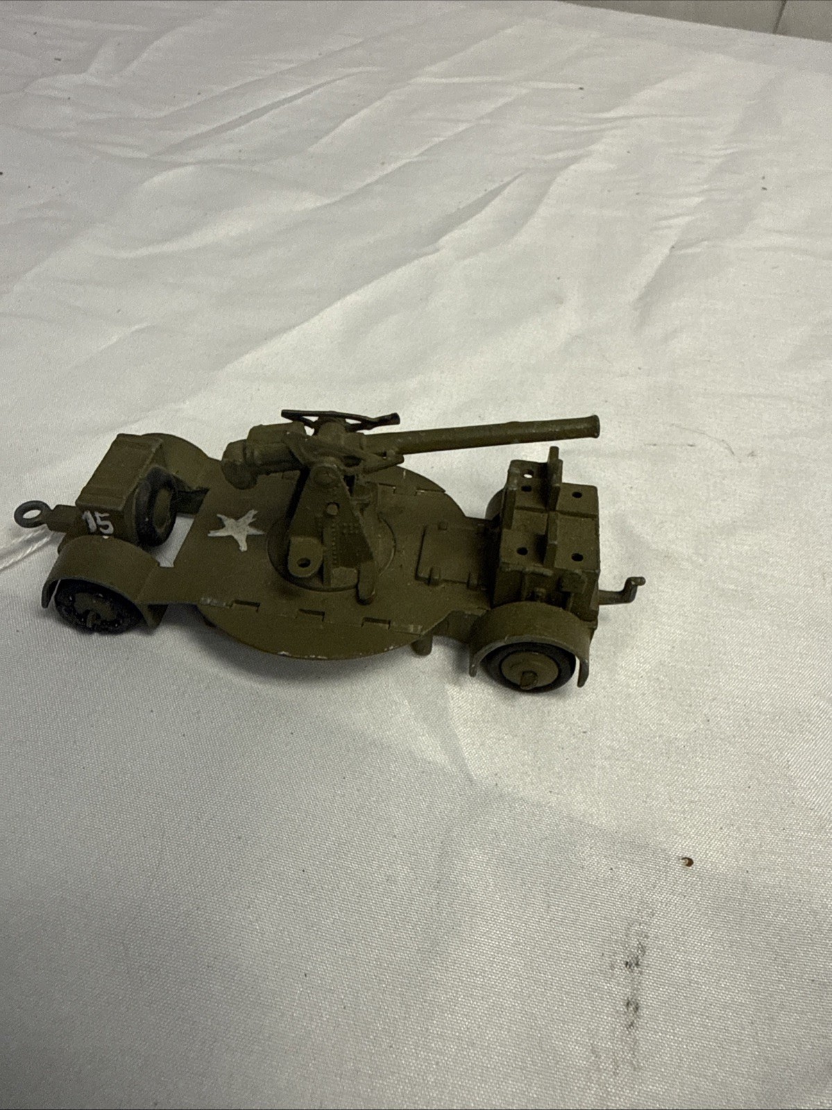 Dinky Toys Meccano Ltd England Military Anti-Aircraft Gun 15 (NB) Dinky Toys Meccano Ltd England Military Anti-Aircraft Gun 15 (NB)