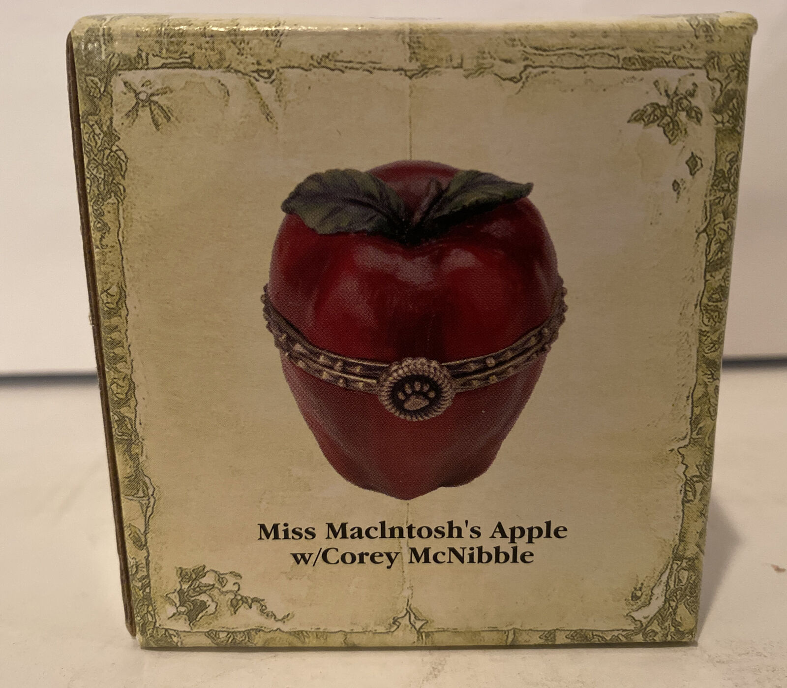 Boyds Treasure Box #392152  Miss MacIntosh\'s Apple w/Corey McNibble  New in Box