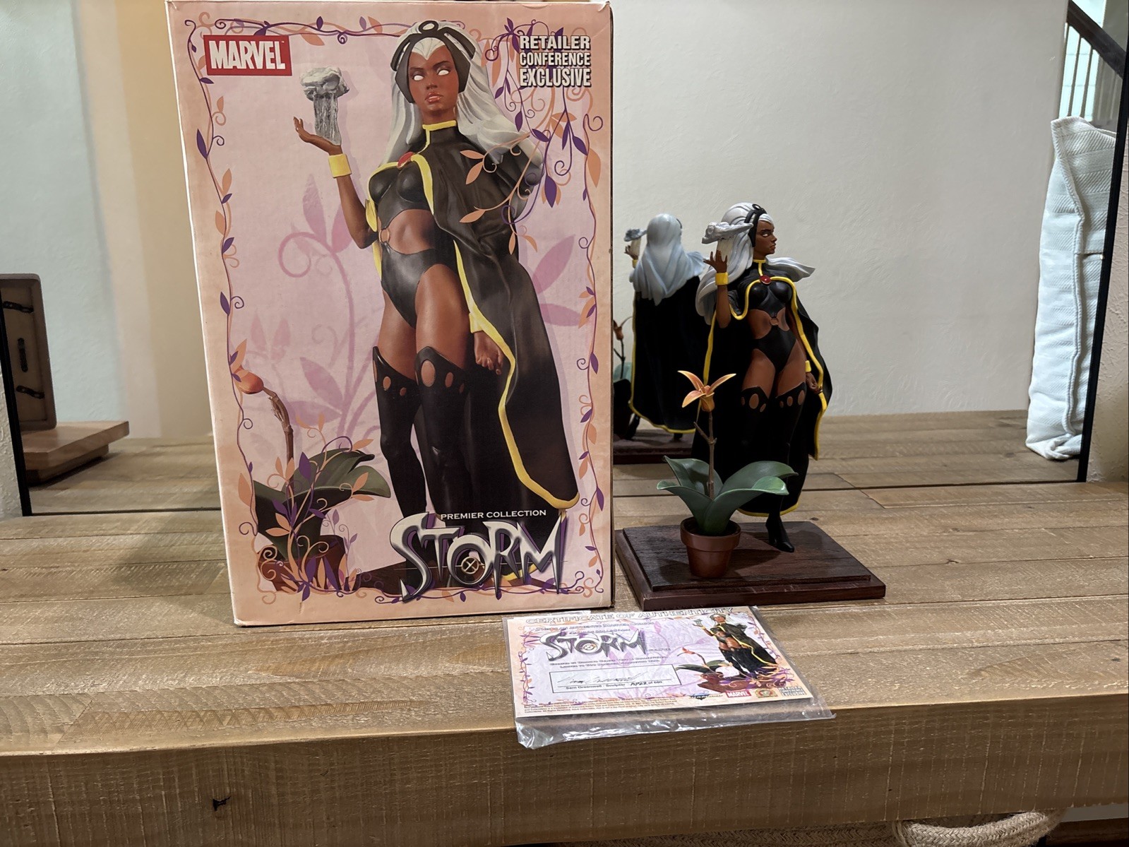 2007 Marvel Storm Statue Diamond Select Retailer Conference Exclusive /600 COA 2007 Marvel Storm Statue Diamond Select Retailer Conference Exclusive /600 COA