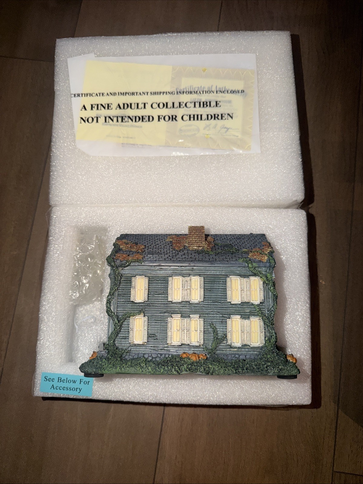 Hawthorne Village Lizzie Borden House America\'s Most Haunted Illuminated Resin