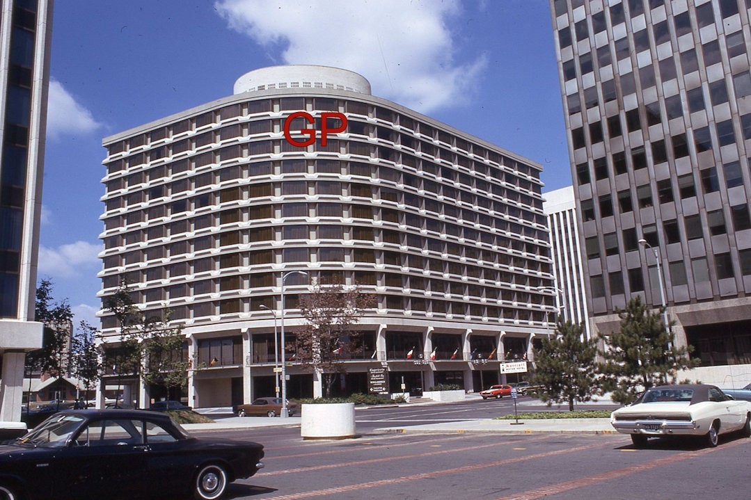 #XX164 - yy Old 35mm Slide Photo- Arlington D.C. - Crystal City 1970 #XX164 - yy Old 35mm Slide Photo- Arlington D.C. - Crystal City 1970