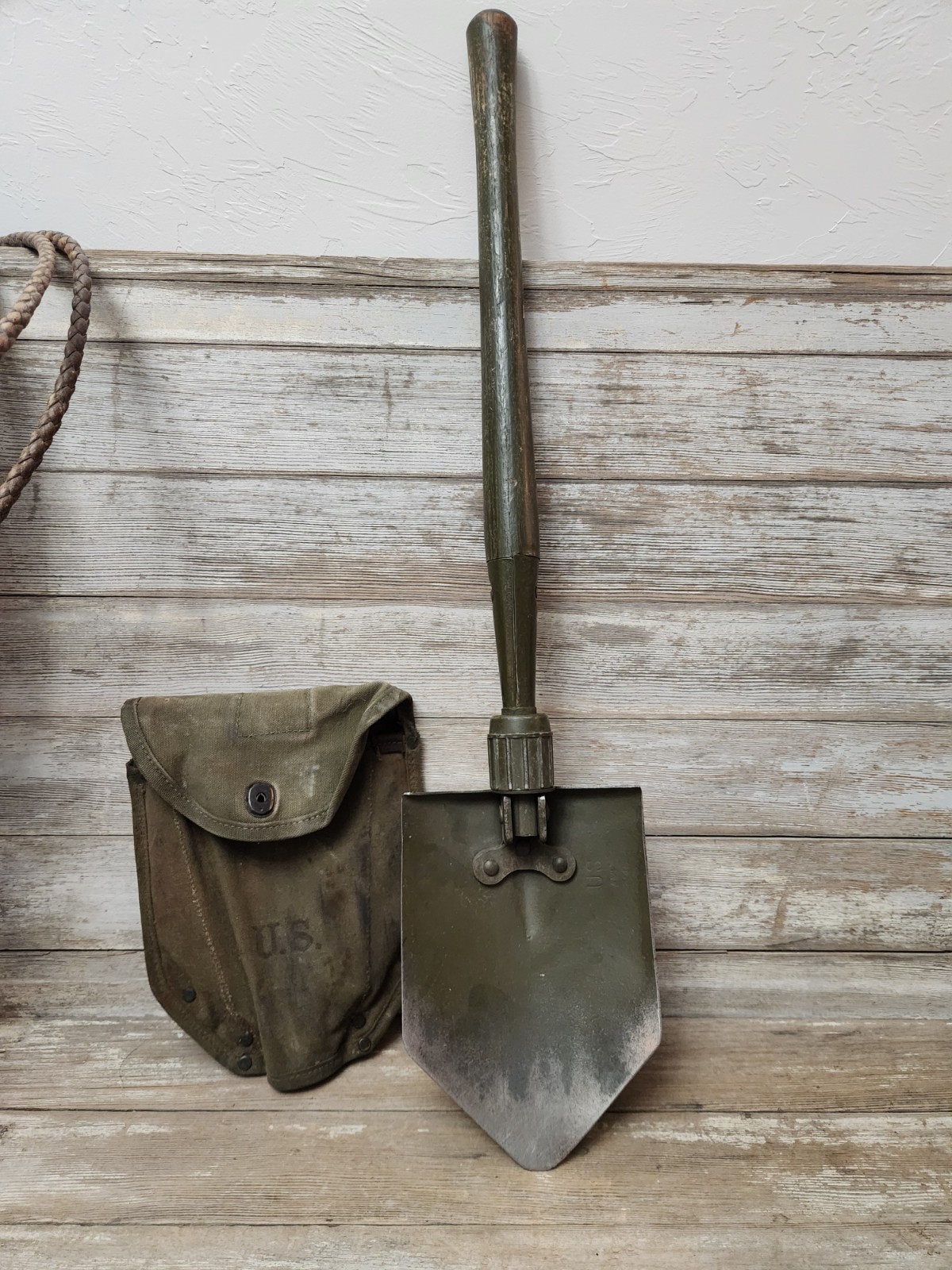 Vintage WW2 Era US Military Army Folding Entrenching Shovel Tool & Cover 1940s Vintage WW2 Era US Military Army Folding Entrenching Shovel Tool & Cover 1940s