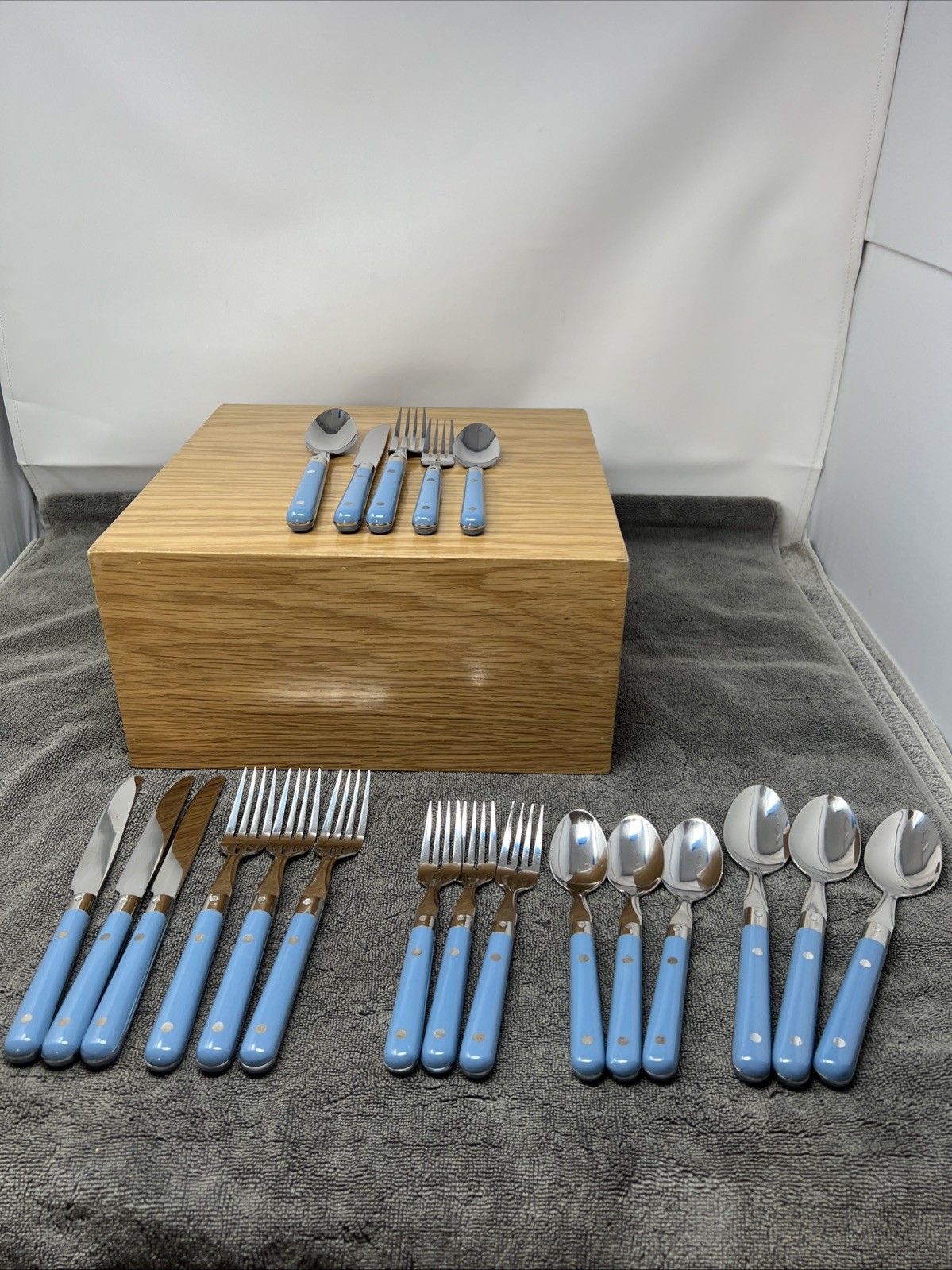 VTG Life Time Light Blue 20 Piece Flatware- Paris Splendor Made In Korea EUC VTG Life Time Light Blue 20 Piece Flatware- Paris Splendor Made In Korea EUC