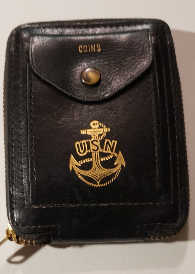 Vintage WW11 US Navy zip around wallet in very good condition. Vintage WW11 US Navy zip around wallet in very good condition.