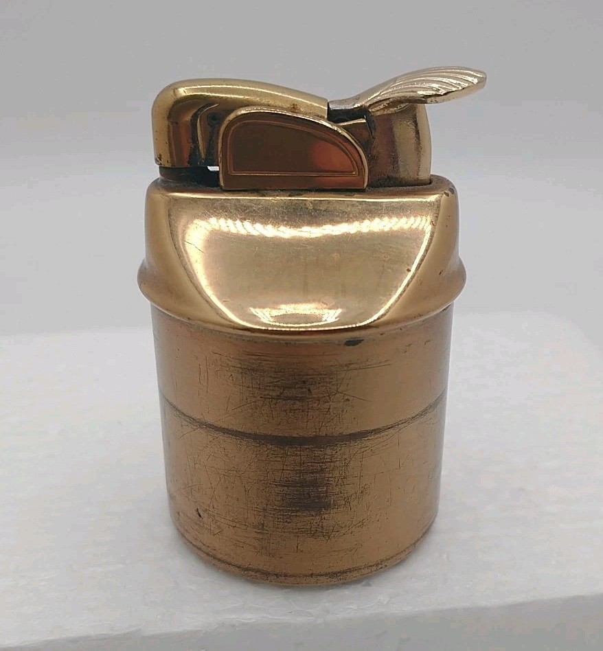 Vtg. Evans Table Lighter, Goldtone MCM, With Makers Crest USA UNTESTED Vtg. Evans Table Lighter, Goldtone MCM, With Makers Crest USA UNTESTED