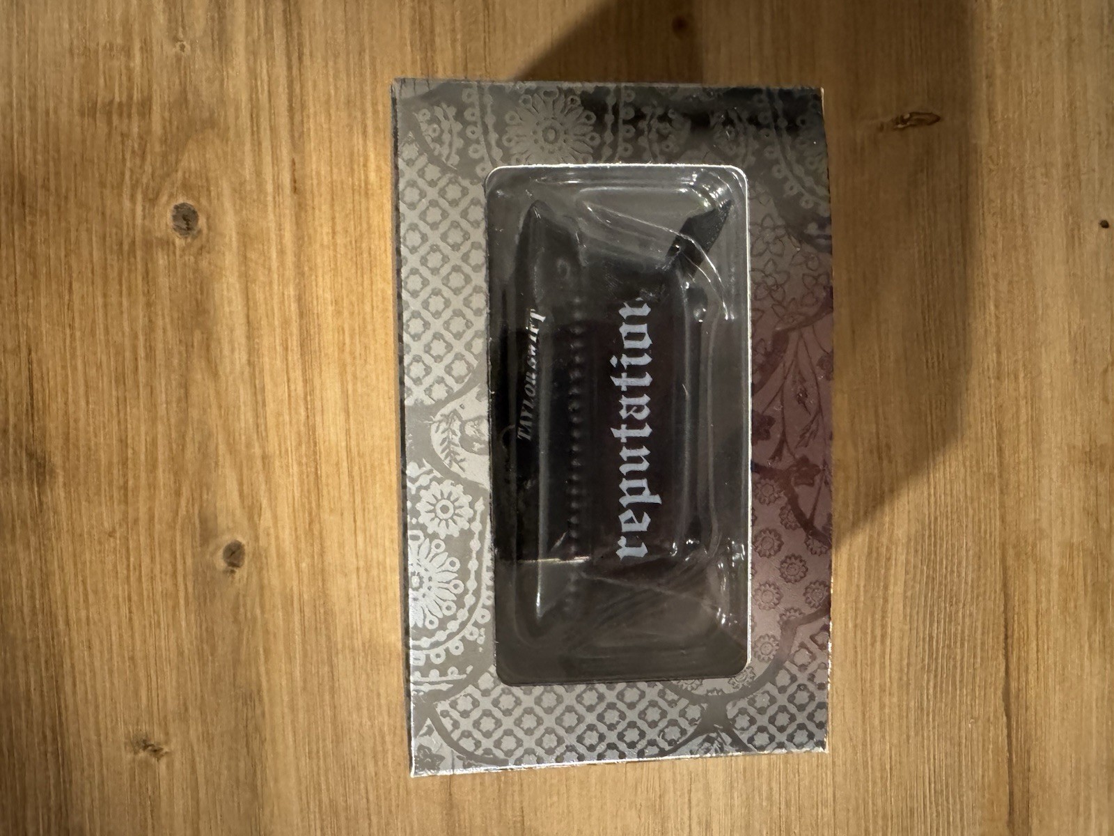 TAYLOR SWIFT REPUTATION Diamond Bathtub Ornament NEW IN BOX TAYLOR SWIFT REPUTATION Diamond Bathtub Ornament NEW IN BOX