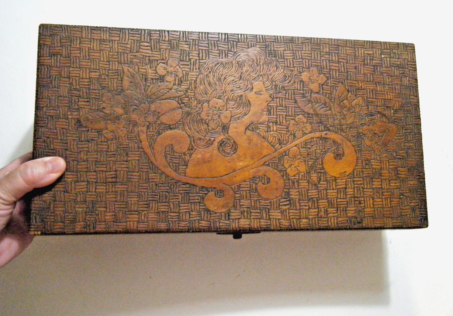 Antique Flemish Folk Art Wood Box Nouveau Woman & Flowers Pyrography 15\ Antique Flemish Folk Art Wood Box Nouveau Woman & Flowers Pyrography 15\