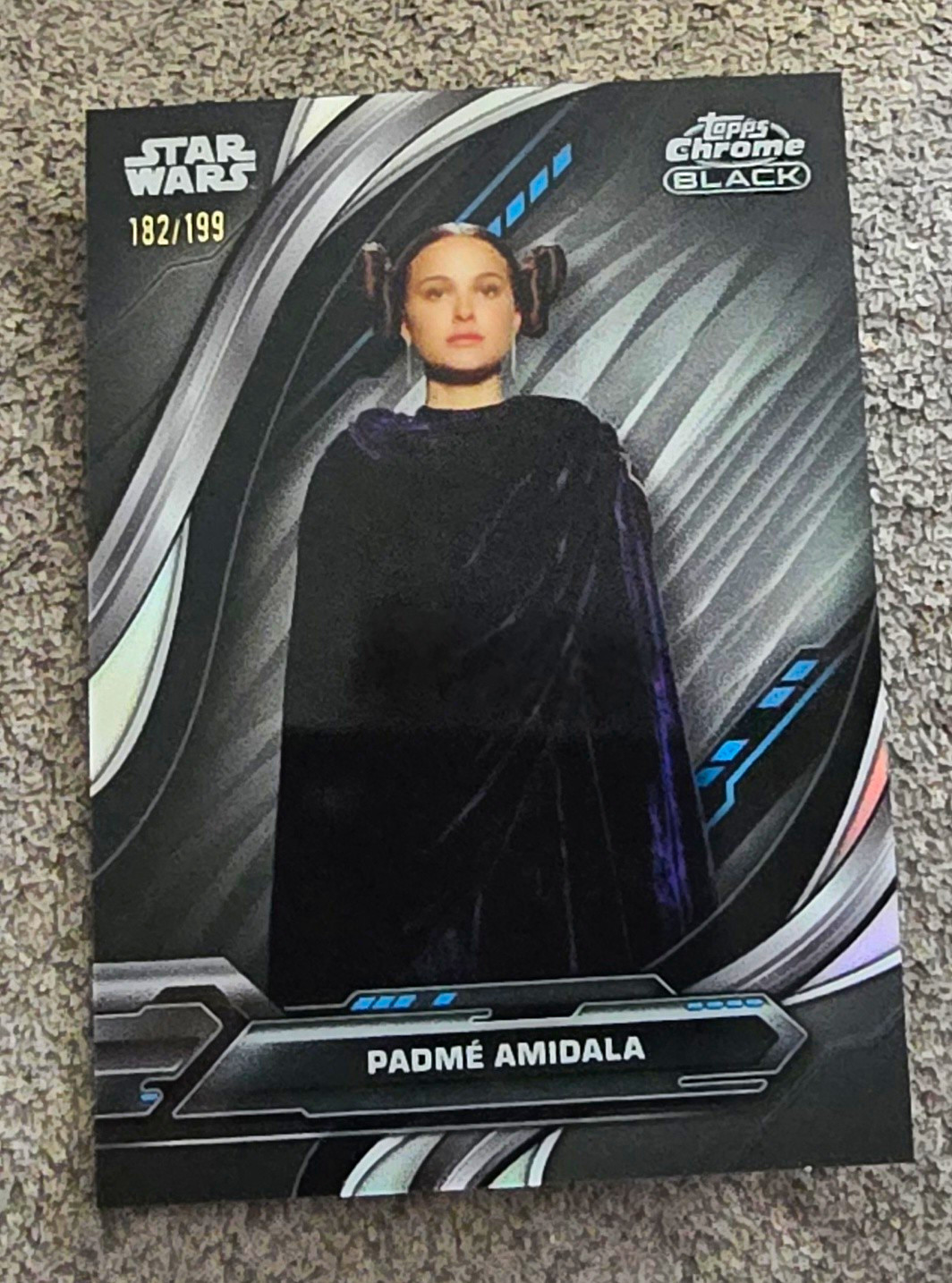 2024 TOPPS CHROME BLACK STAR WARS #7 PADME MIDDLE REFRACTOR 182/199 2024 TOPPS CHROME BLACK STAR WARS #7 PADME MIDDLE REFRACTOR 182/199
