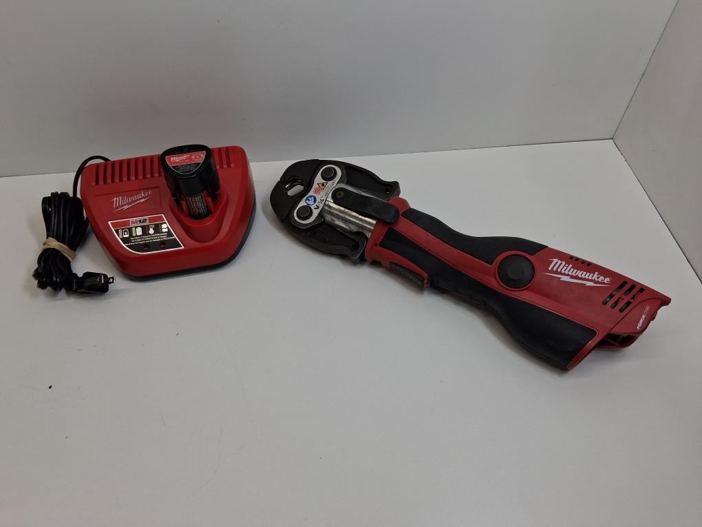MILWAUKEE TOOLS 2473-20 (P06037996) MILWAUKEE TOOLS 2473-20 (P06037996)