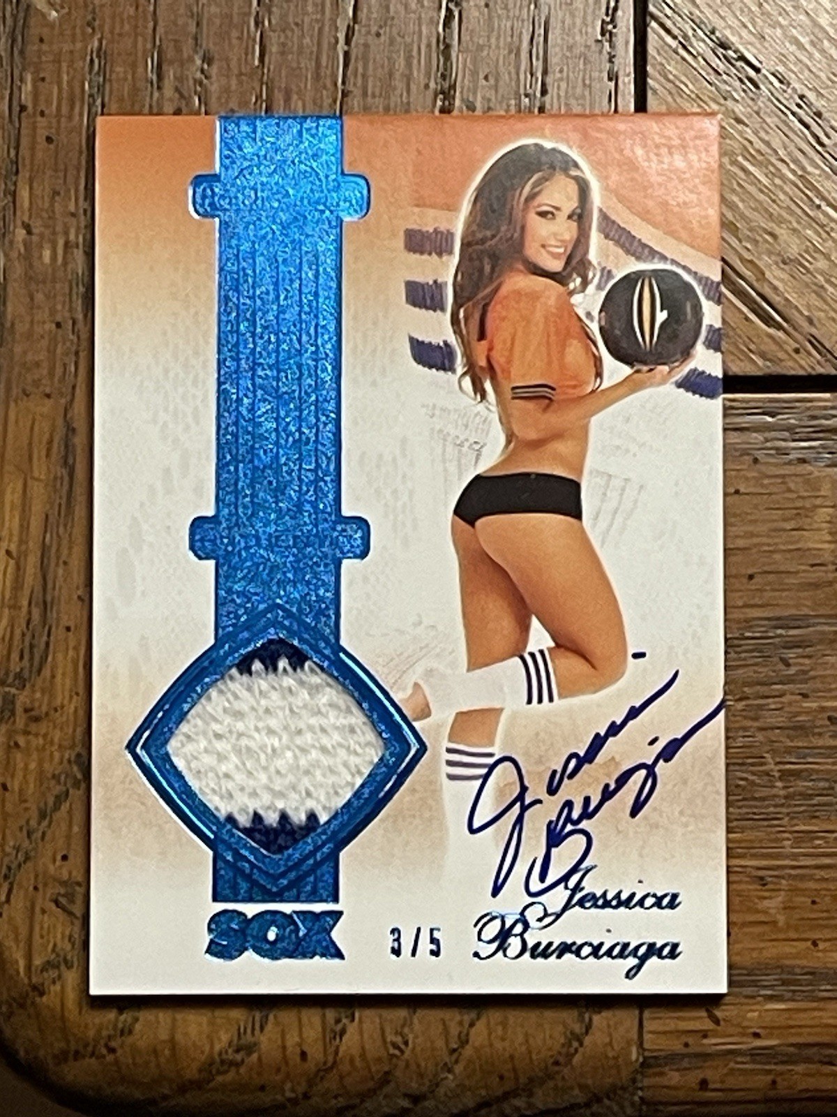 2011 Benchwarmer SOCCER SOX Auto JESSICA BURCIAGA Blue 3/5 Worn Socks Swatch 2011 Benchwarmer SOCCER SOX Auto JESSICA BURCIAGA Blue 3/5 Worn Socks Swatch