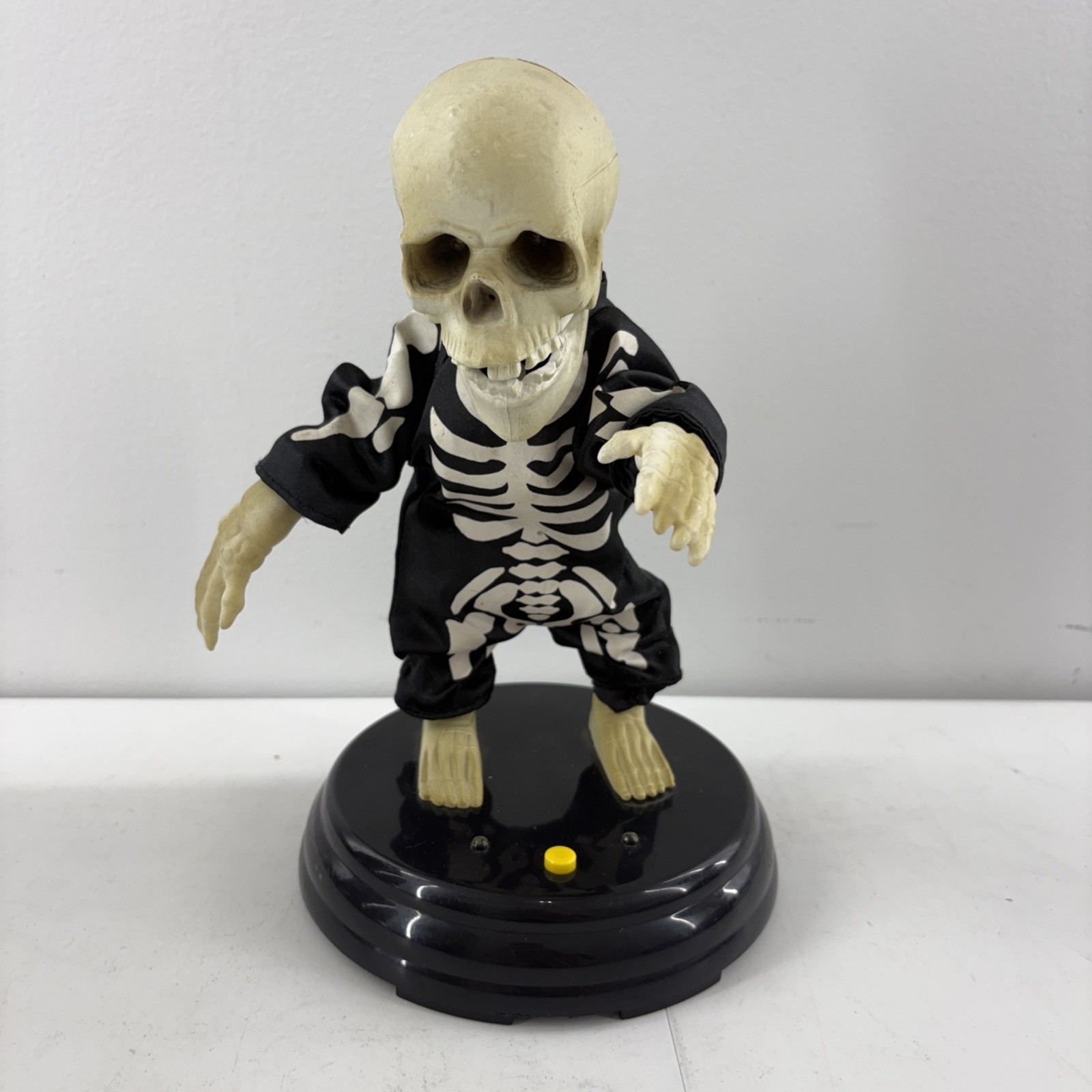 Gemmy Groovin Ghoul Dancing Skeleton Grave Raver Animated Halloween Prop Toy