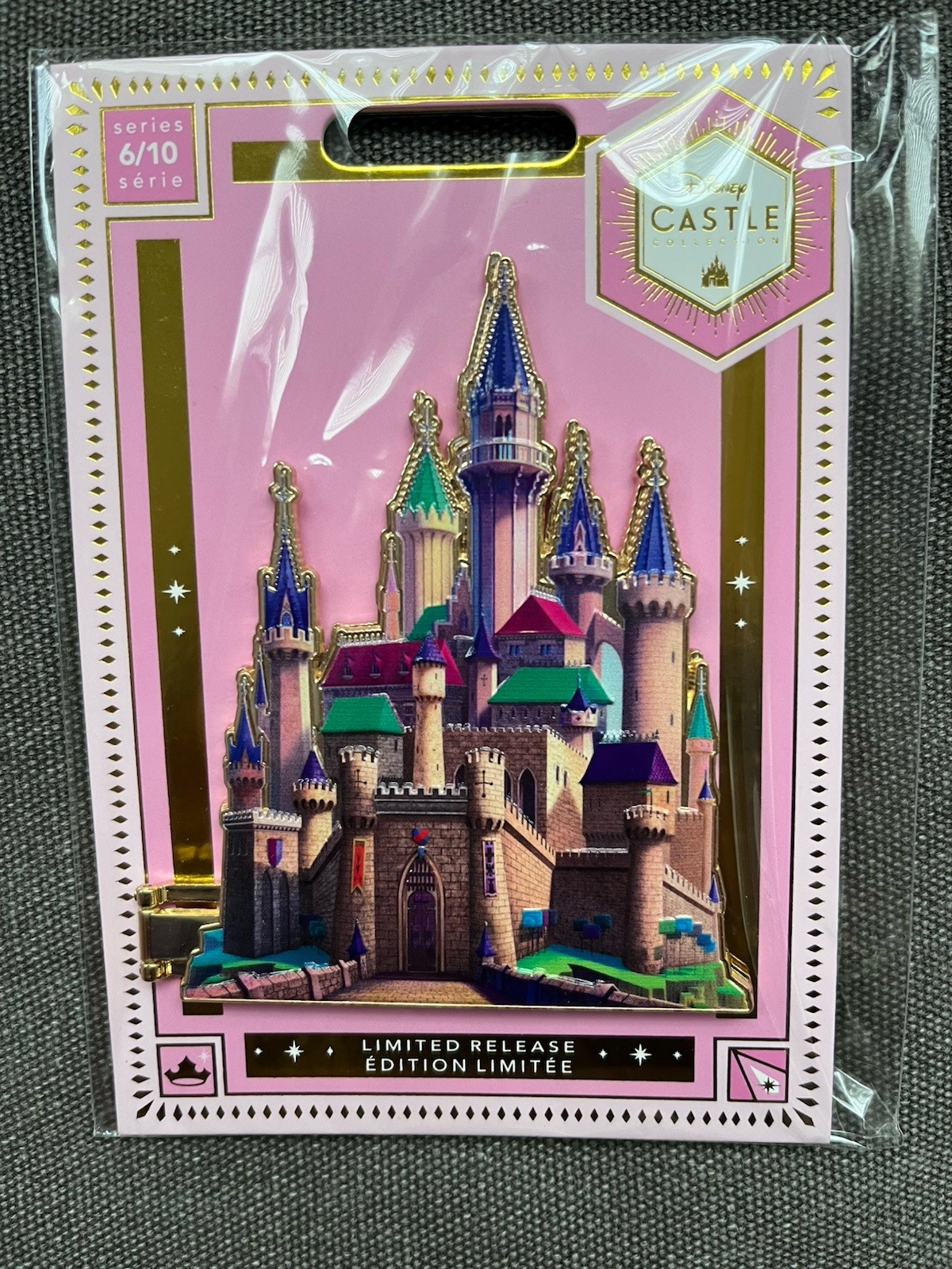 Disney Limited Release Aurora Sleeping Beauty Castle Series 6/10 Pin In Hand Disney Limited Release Aurora Sleeping Beauty Castle Series 6/10 Pin In Hand