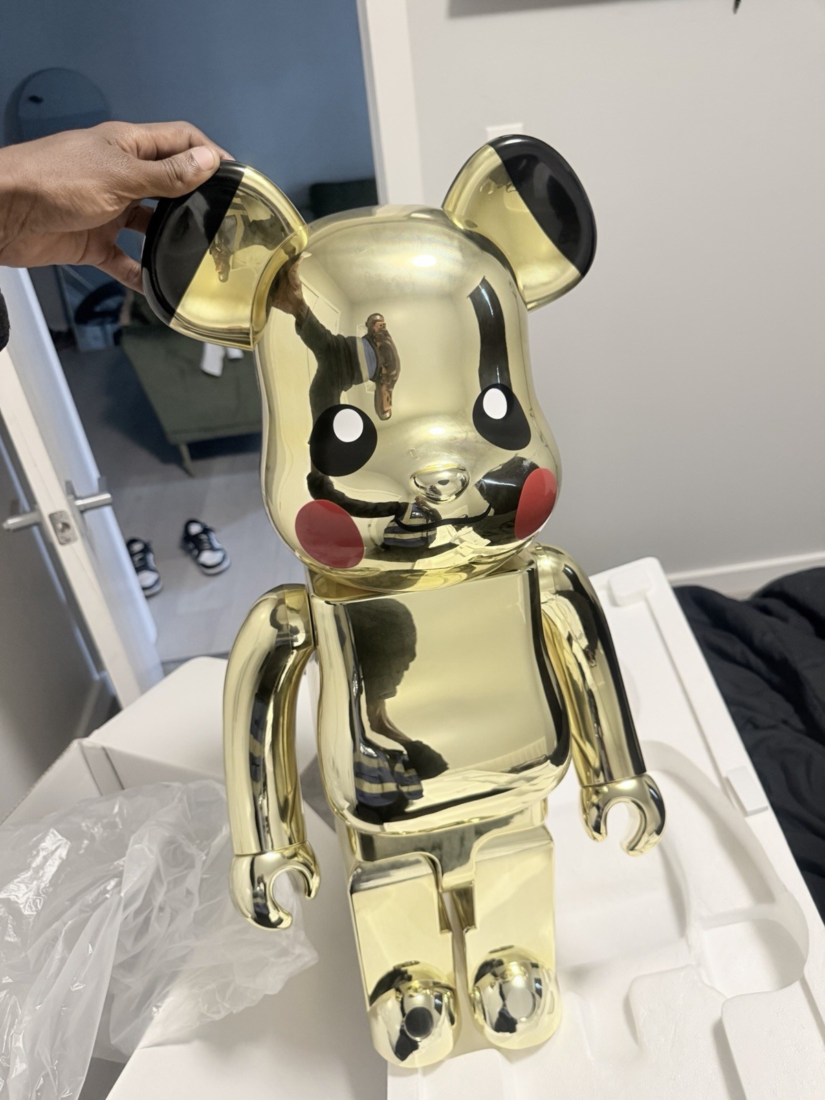 Medicom Toy BE@RBRICK Pokémon Pikachu Gold Chrome 1000% Boxed Figurine Medicom Toy BE@RBRICK Pokémon Pikachu Gold Chrome 1000% Boxed Figurine