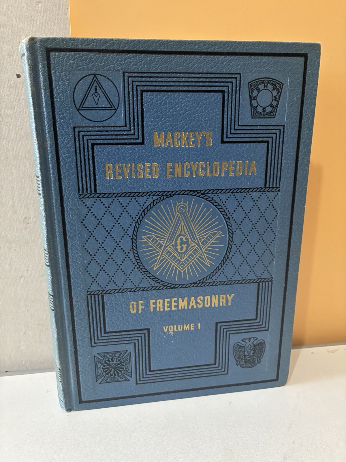 Mackey's Revised Encyclopedia of Freemasonry Volume 1 4th Printing 1946 Mackey's Revised Encyclopedia of Freemasonry Volume 1 4th Printing 1946