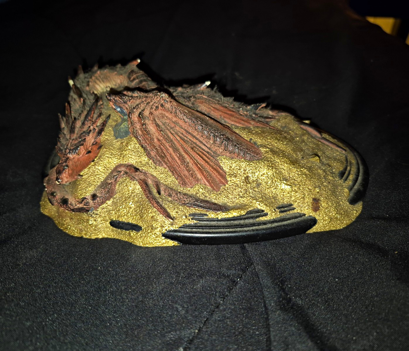 Weta The Hobbit Smaug King Under the Mountain Statue Gary Hunt Sculpture Weta The Hobbit Smaug King Under the Mountain Statue Gary Hunt Sculpture