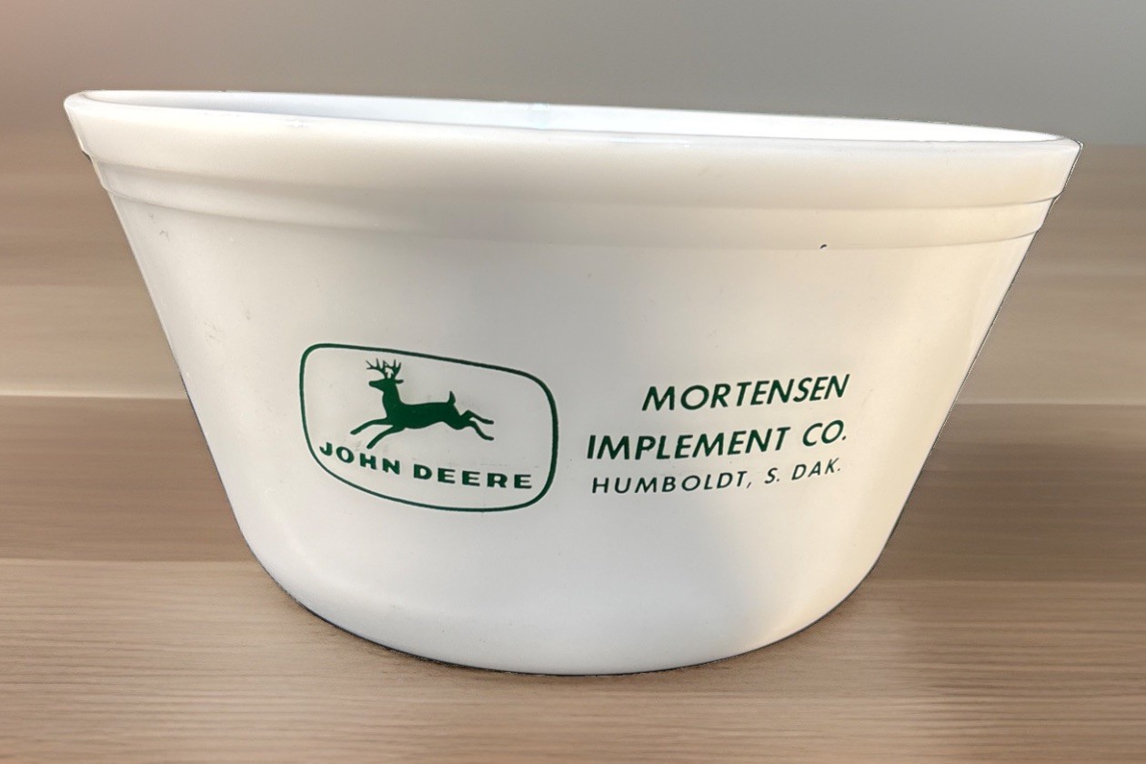 Rare/collectiblePyrex John Deere Mortenson Implement Co. Promotional Mixing Bowl Rare/collectiblePyrex John Deere Mortenson Implement Co. Promotional Mixing Bowl