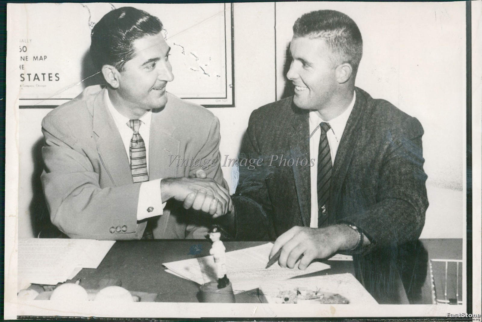 1958 Ron Fairly Al Campanis Outfielder Baseball Champion Press Vintage Photo 6x8