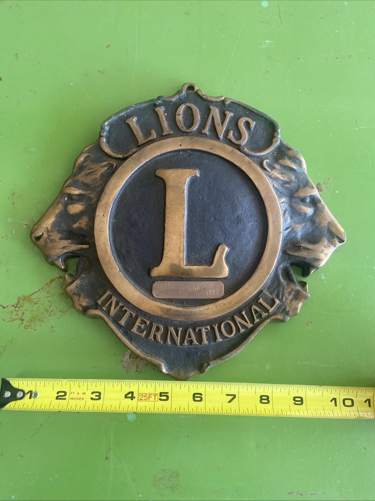 VINTAGE Large Cast METAL LIONS INTERNATIONAL EMBLEM VINTAGE Large Cast METAL LIONS INTERNATIONAL EMBLEM