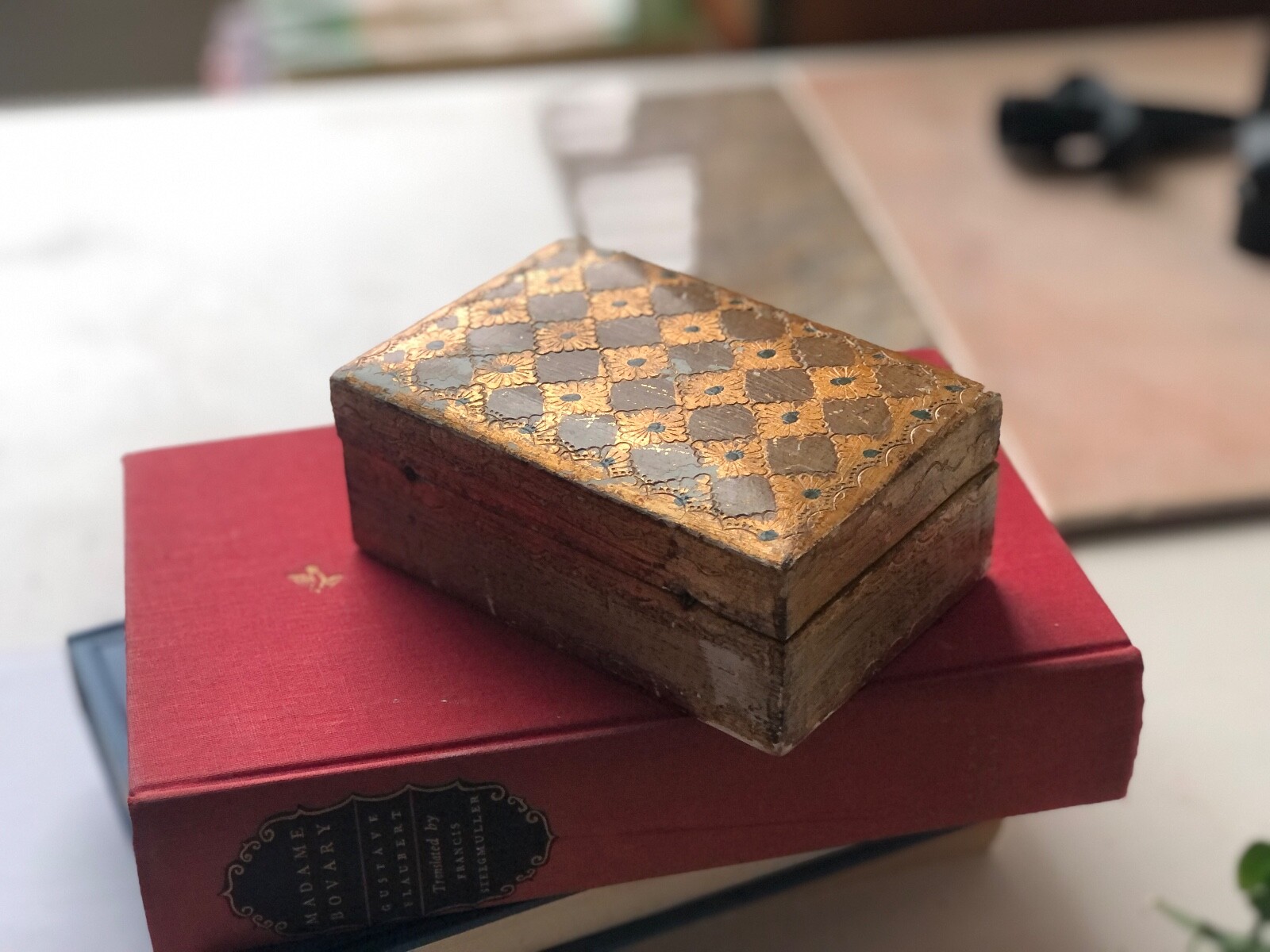 Vintage Firenze Gilt Wood Trinket Box, Gold, White & Green Painted Italian Chest Vintage Firenze Gilt Wood Trinket Box, Gold, White & Green Painted Italian Chest