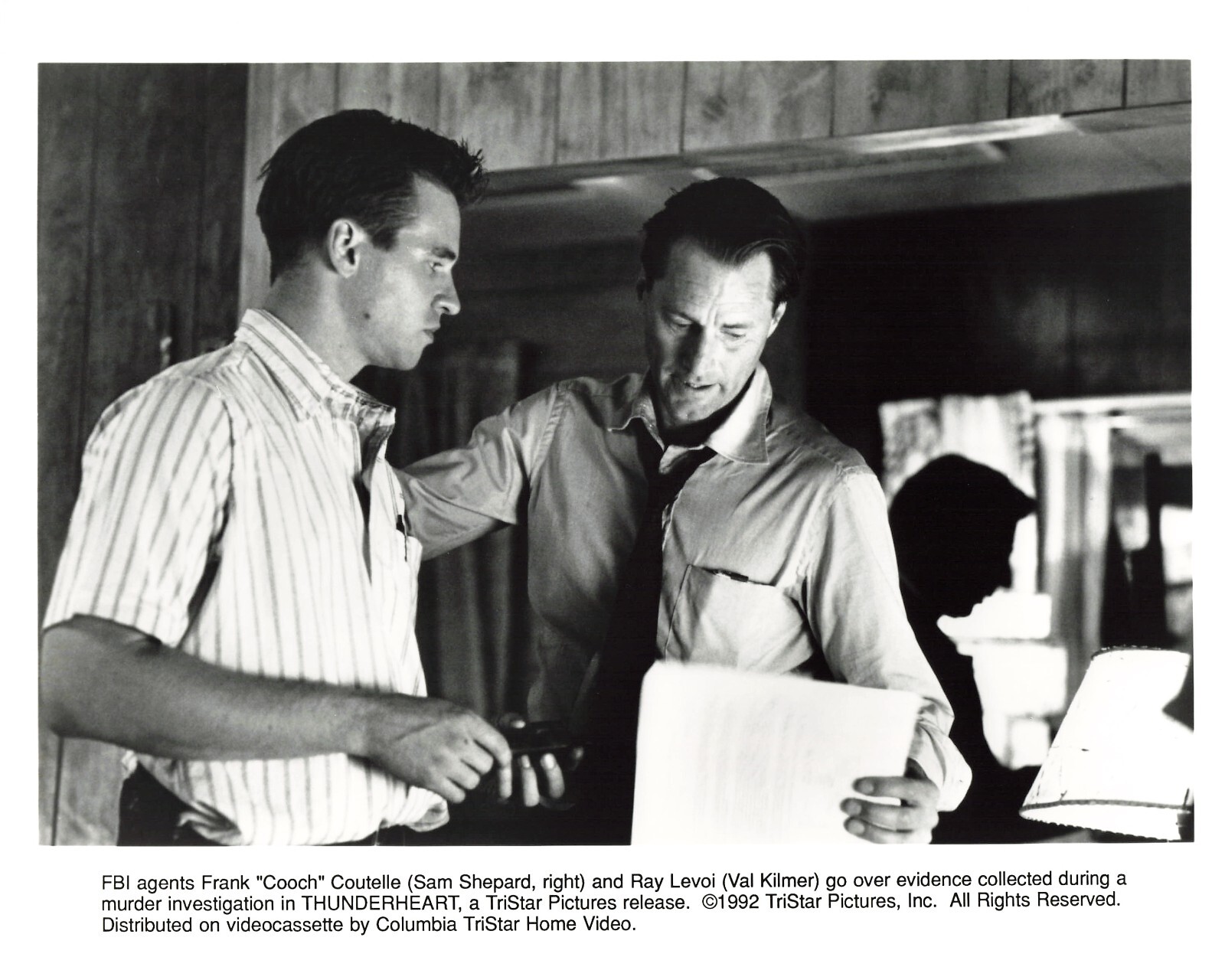 Thunderheart 1992 Movie Photo 8x10 Val Kilmer Sam Shepard *P143c Thunderheart 1992 Movie Photo 8x10 Val Kilmer Sam Shepard *P143c