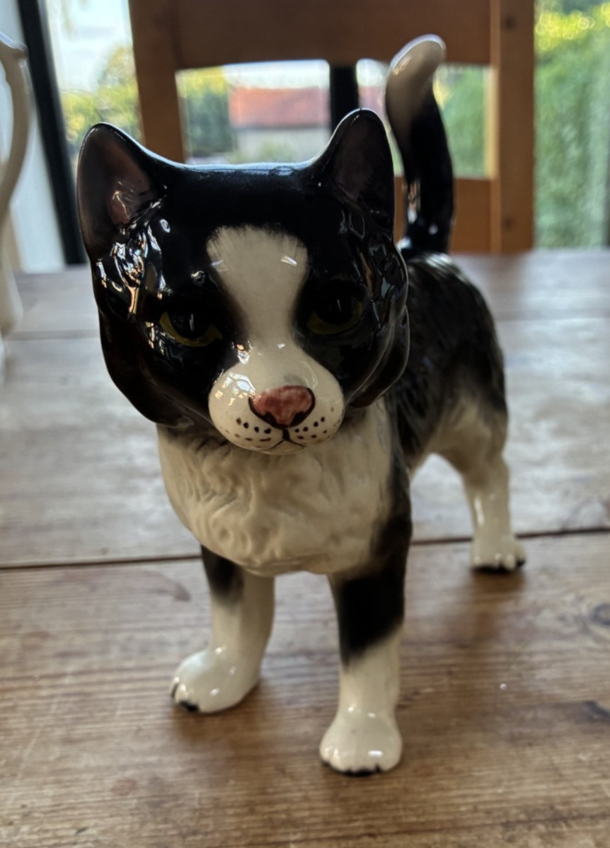 Coopercraft style Vintage Black White Cat Figurine H17cm x L22cm Coopercraft style Vintage Black White Cat Figurine H17cm x L22cm