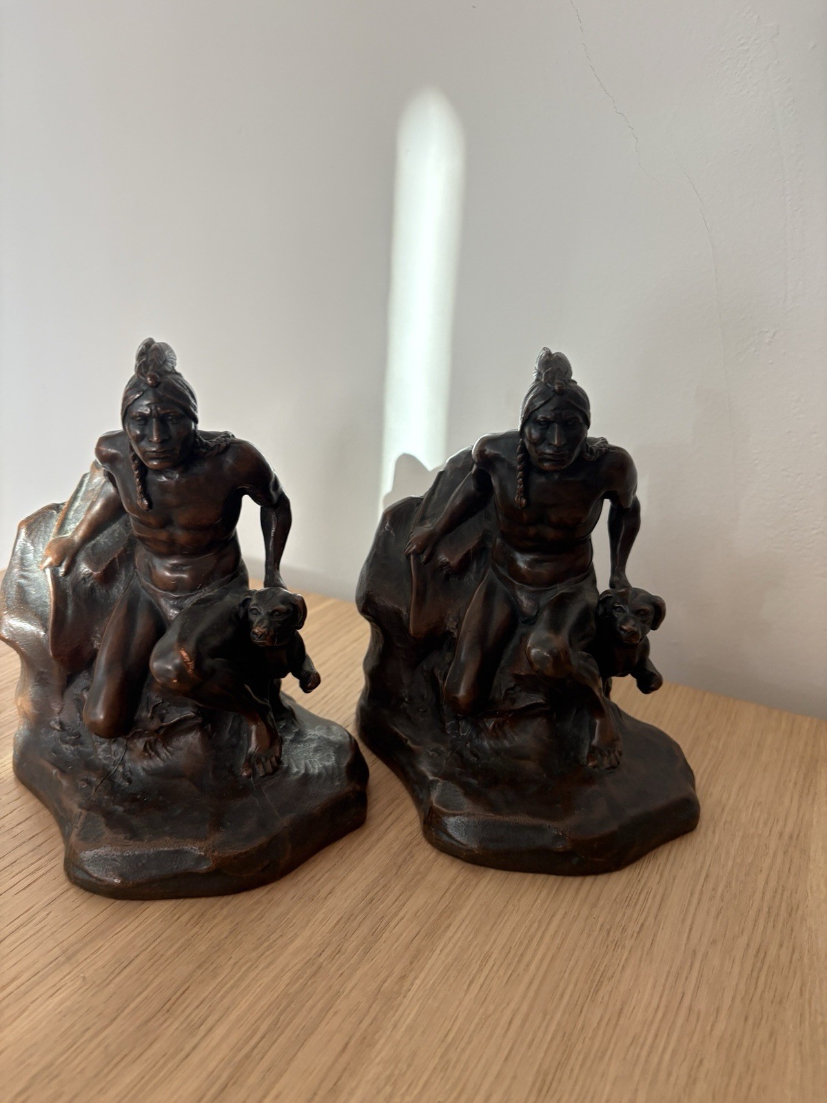 ANTIQUE JENNINGS BROTHERS BOOKENDS AWAITING PREY NATIVE AMERICAN INDIAN & DOG