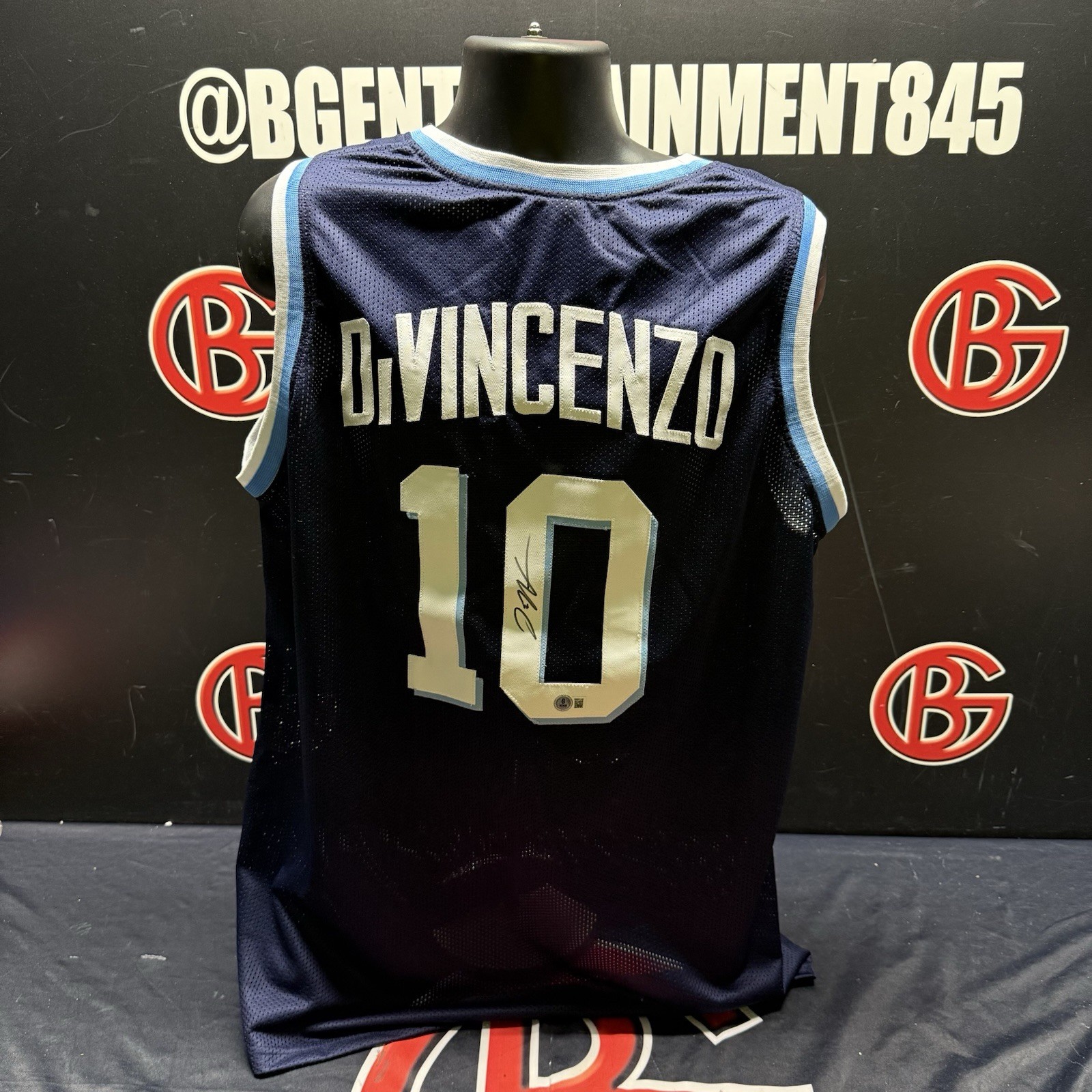 Donte Divincenzo Autographed Villanova Wildcats Jersey Signed Beckett BAS COA Donte Divincenzo Autographed Villanova Wildcats Jersey Signed Beckett BAS COA