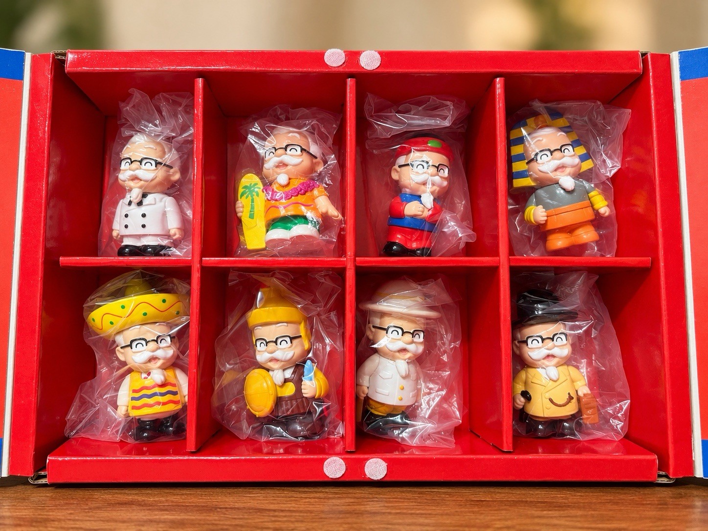 1999 Vintage KFC International Colonel 8 Fig. Set Around the World Original Box