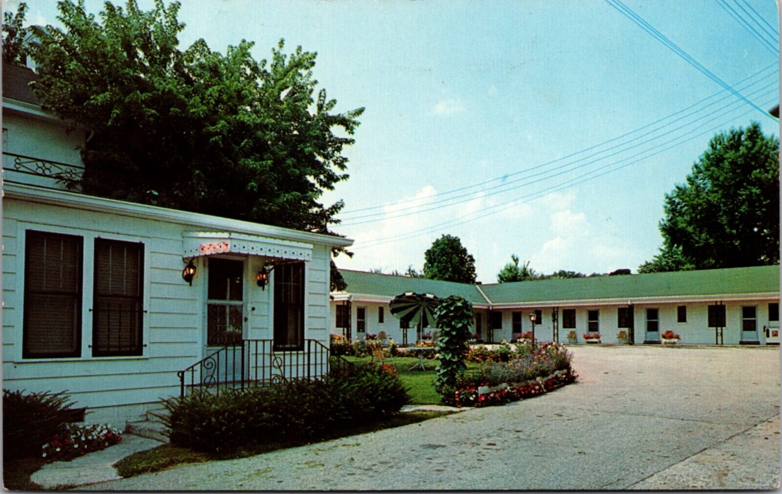 Postcard The Colonial Motel 1493 Main Street in Paris, Kentucky