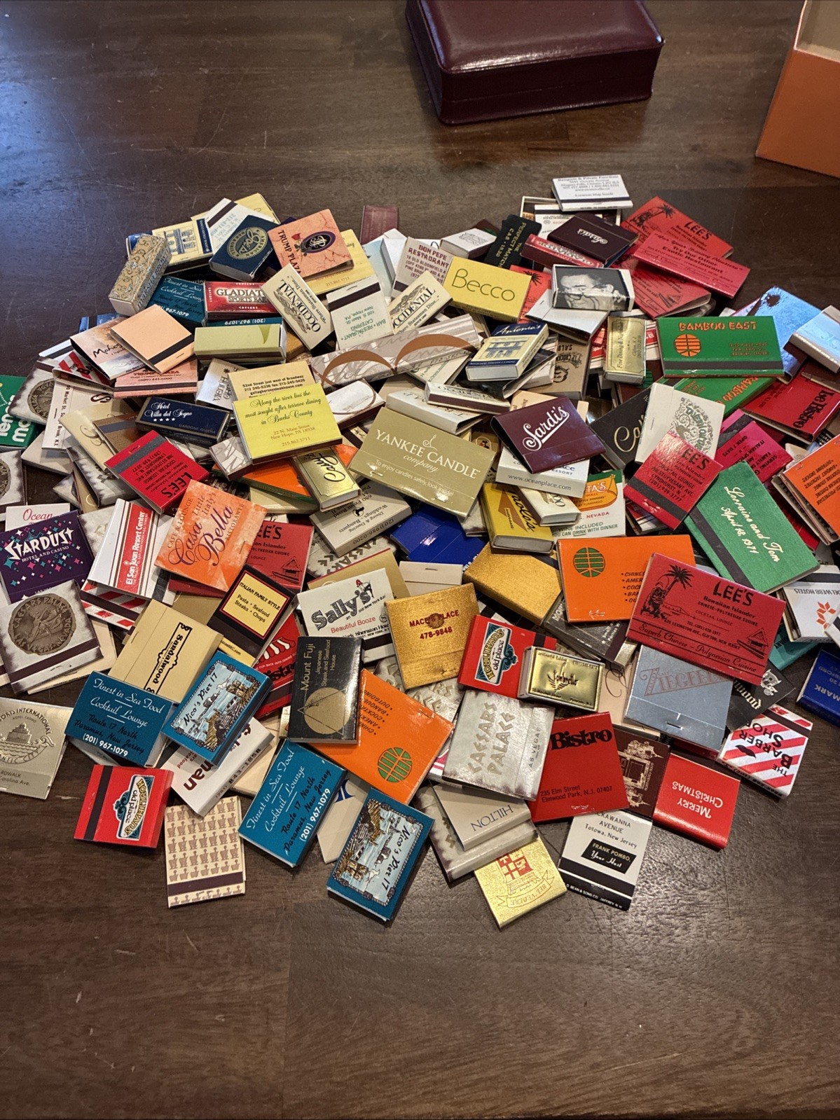 π₯ Huge Lot Of Over 300 Vintage 1970s MATCHBOOKS Matches All Over USA π₯ Huge Lot Of Over 300 Vintage 1970s MATCHBOOKS Matches All Over USA