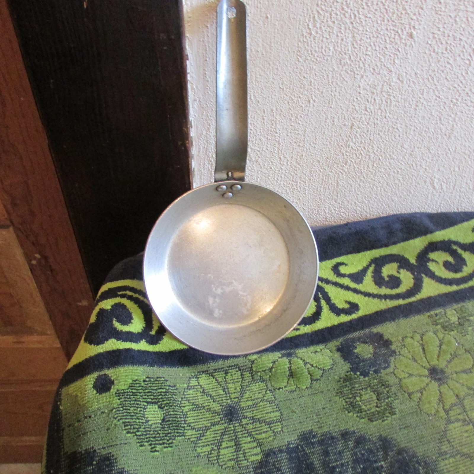 * Vintage Wear-Ever Personal Frying Pan for Home use/ Camping. Nice Condition. * * Vintage Wear-Ever Personal Frying Pan for Home use/ Camping. Nice Condition. *