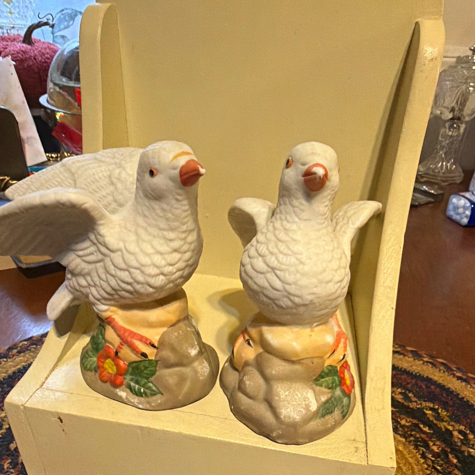 Pair Ceramic Dove/Pigeon Bird Figurines on Floral Bases, White Pair Ceramic Dove/Pigeon Bird Figurines on Floral Bases, White