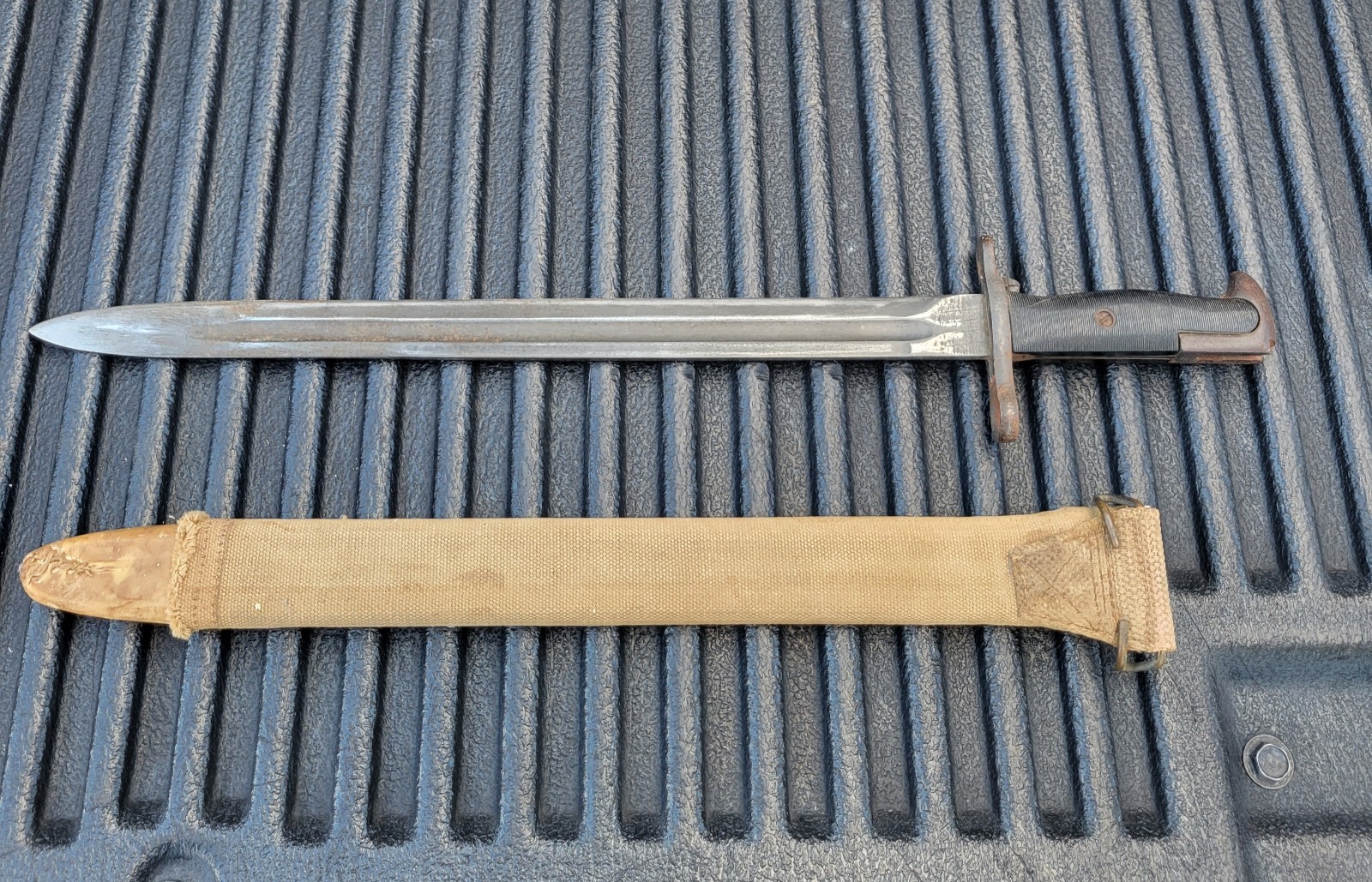 WWII US Military Model 1943 1905 UFH Rifle Bayonet Knife + Scabbard TR1624 WWII US Military Model 1943 1905 UFH Rifle Bayonet Knife + Scabbard TR1624