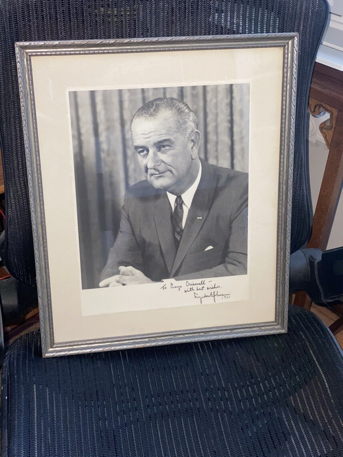 LYNDON B. JOHNSON LARGE SIGNED INSCRIBED FRAMED PHOTOGRAPH 1964 PRESIDENT