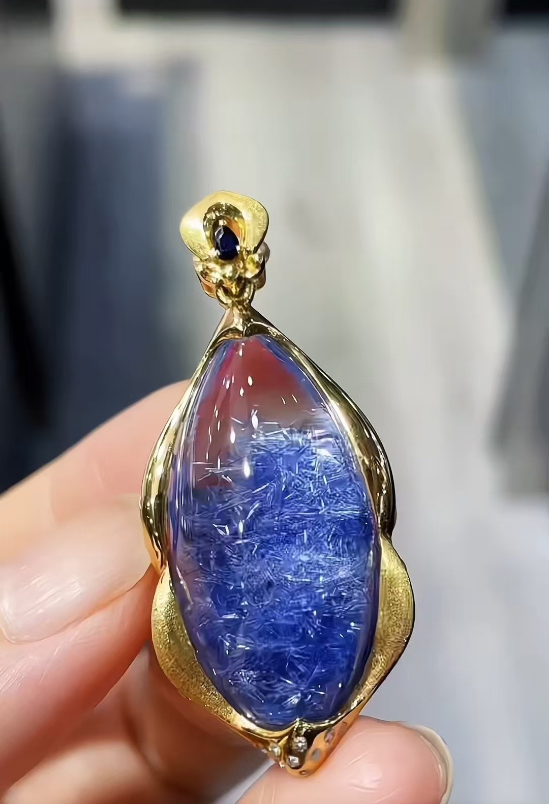 19g+ Rare Natural Beautiful Blue Dumortierite Quartz Crystal 18K gold Pendant
