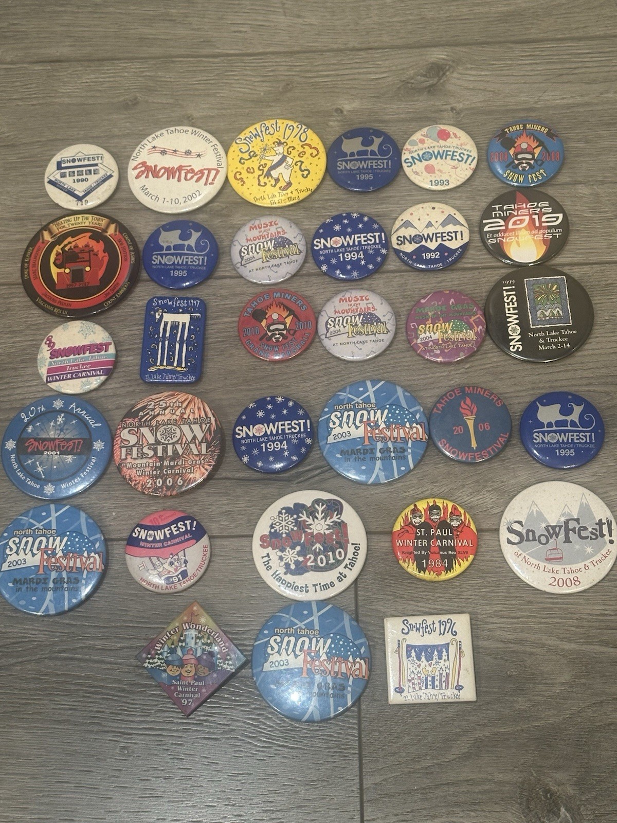 Lot Of 32 Pinback Buttons 1984-2019 Truckee South Lake Tahoe Winter Snowfest Ski Lot Of 32 Pinback Buttons 1984-2019 Truckee South Lake Tahoe Winter Snowfest Ski