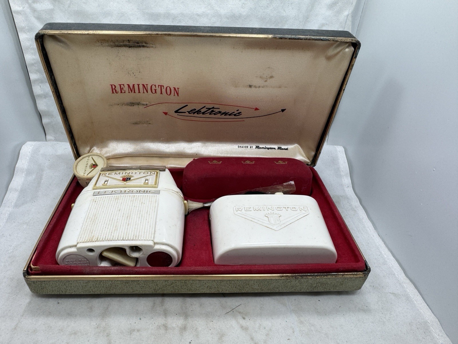 Remington Lektronic Men's Shaver Model BOS 1950's Remington Lektronic Men's Shaver Model BOS 1950's