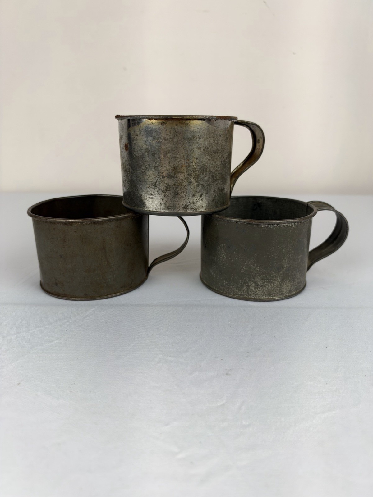 3 Antique Vintage Tin Metal Drinking Cups Rusty Weathered Patina Primitive 3 Antique Vintage Tin Metal Drinking Cups Rusty Weathered Patina Primitive