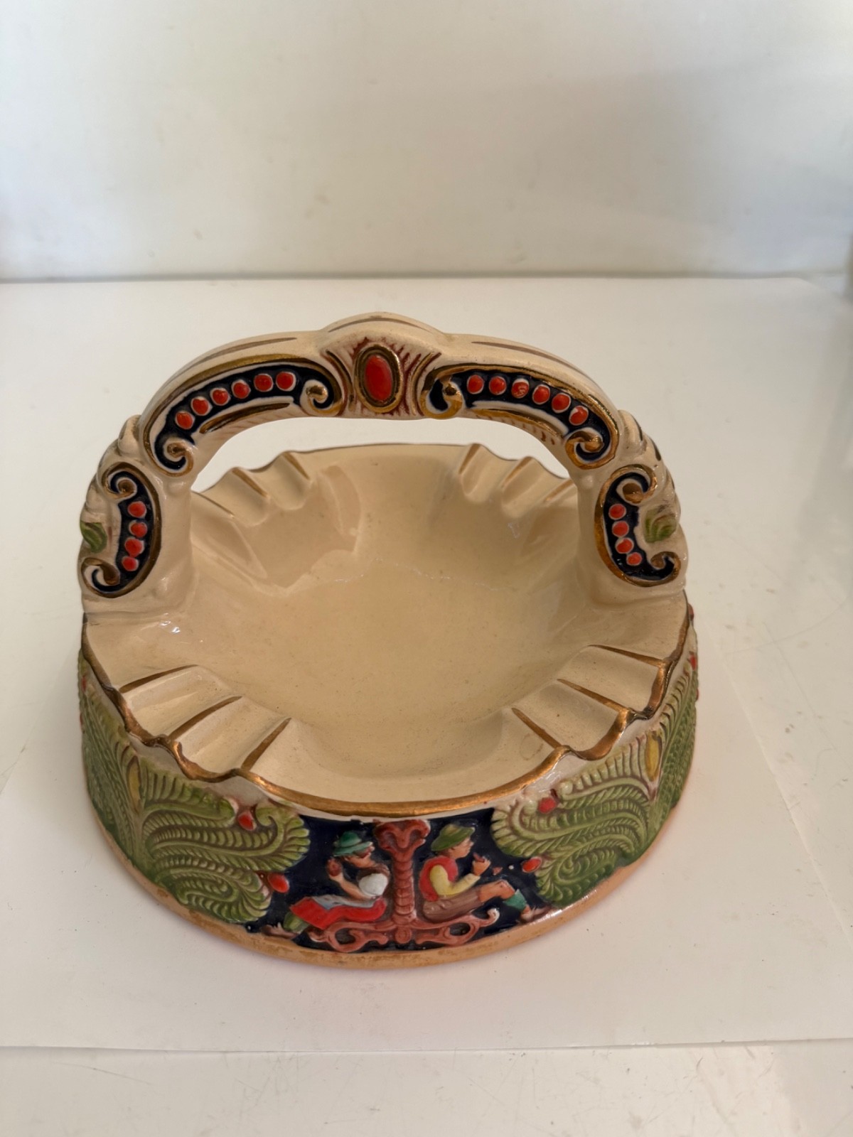 VINTAGE GETZ GERMAN HAND PAINTED CERAMIC CIGAR ASHTRAY WITH HANDLE VINTAGE GETZ GERMAN HAND PAINTED CERAMIC CIGAR ASHTRAY WITH HANDLE