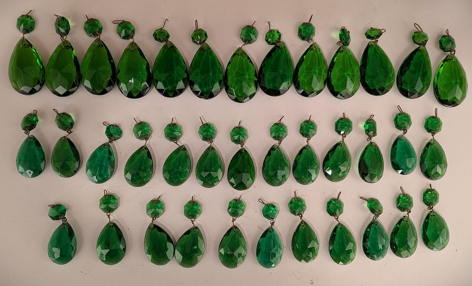 VINTAGE LOT 36 ITALY EMERALD GREEN CRYSTAL GLASS TEARDROP PRISM CHANDELIER PART VINTAGE LOT 36 ITALY EMERALD GREEN CRYSTAL GLASS TEARDROP PRISM CHANDELIER PART