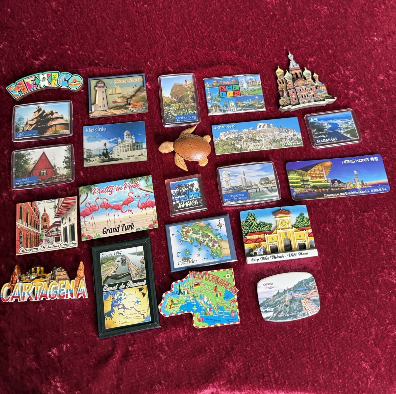 Set Of 22 Rare Beautiful Fridge Souvenir Magnates From Many Countries. Set Of 22 Rare Beautiful Fridge Souvenir Magnates From Many Countries.