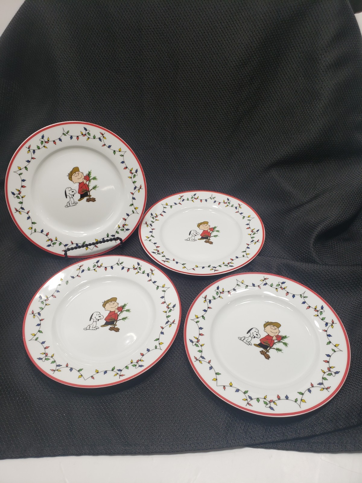 Set Of 4 Peanuts Charlie Brown Snoopy Christmas Ceramic 8” Salad Plates